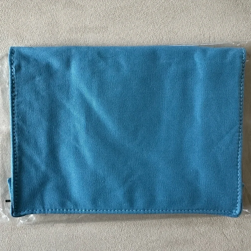 Gucci Beauty Blue Button Flap Cosmetic Pouch – GWP NEW w/Shoulder Conversion Kit